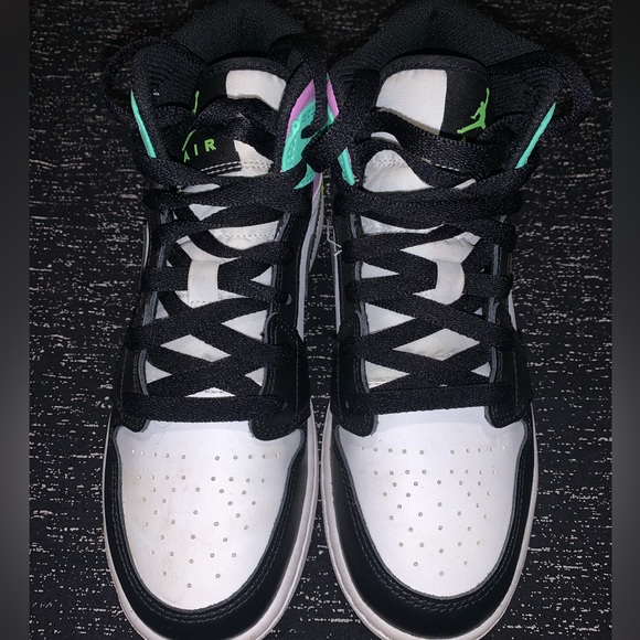 Worn less than 4 times. Not to crested and in woman size - Picture 5 of 5